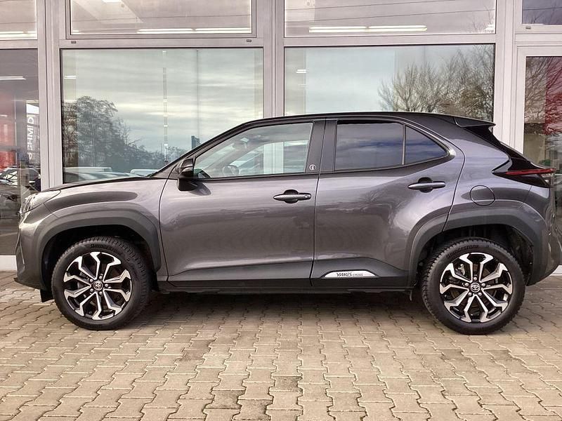 Gebraucht Toyota Yaris Cross Team 116 PS (85 kW) 2023 Marlingrau metallic SUV