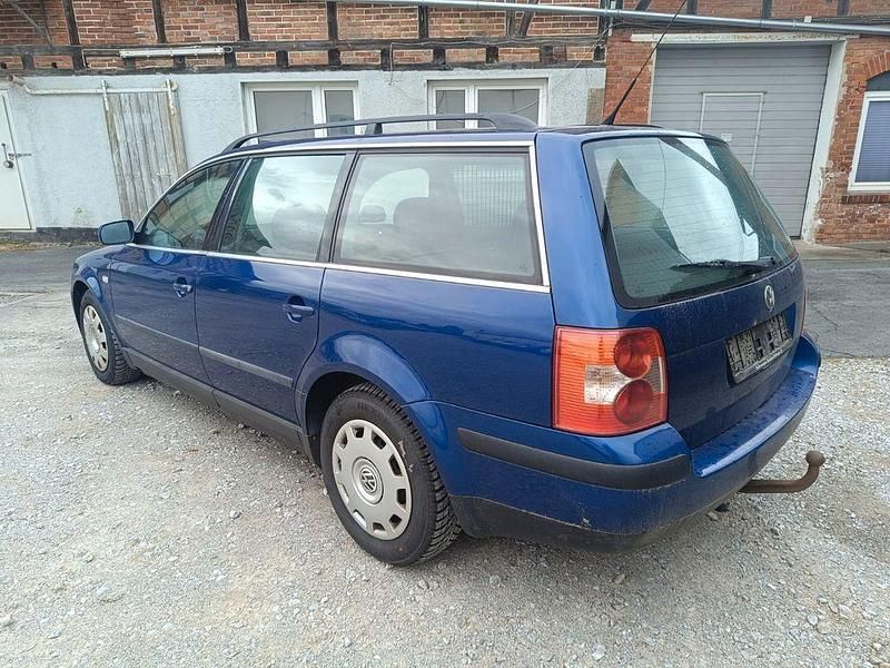 Gebraucht VW Passat Basis 116 PS (85 kW) 2001 Blau Kombi