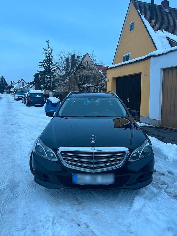 Schwarz Gebraucht 2014 Mercedes E250 Kombi | 10.350 € (Fairer Preis) - Bild 1/4