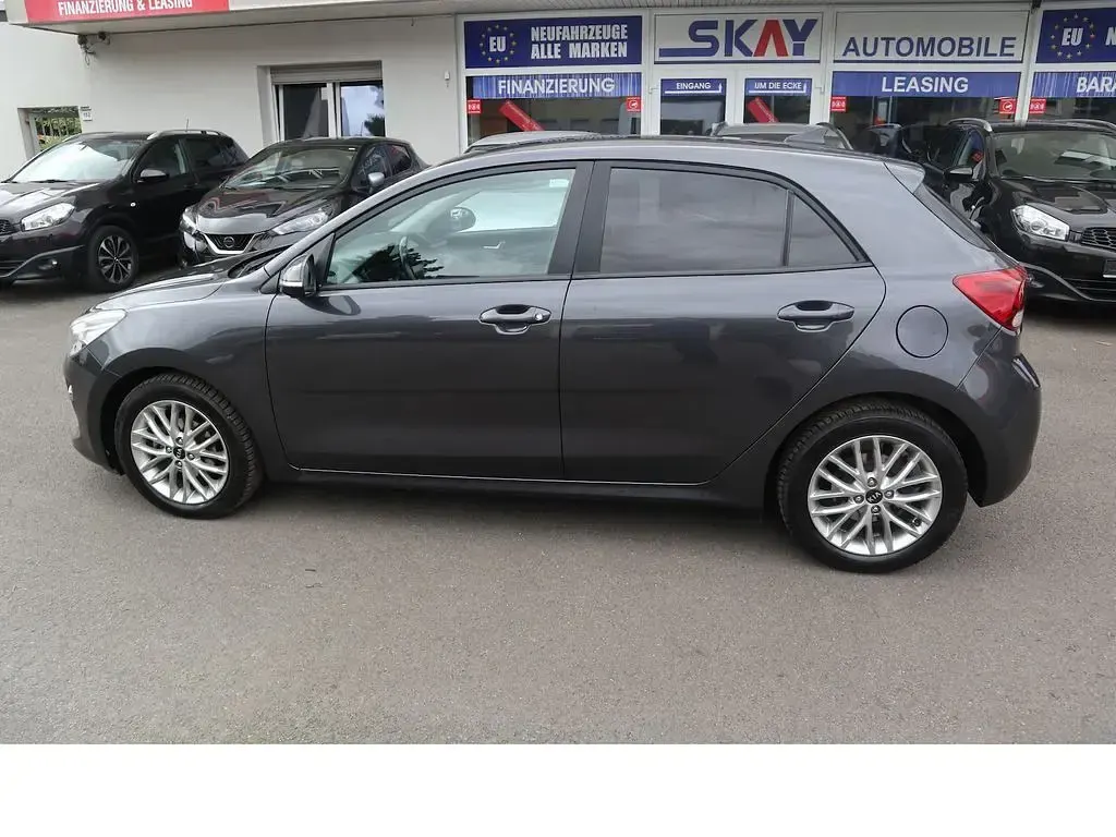 Gebraucht Kia Rio DREAM-TEAM Edition 84 PS (61 kW) 2018 Grau Limousine
