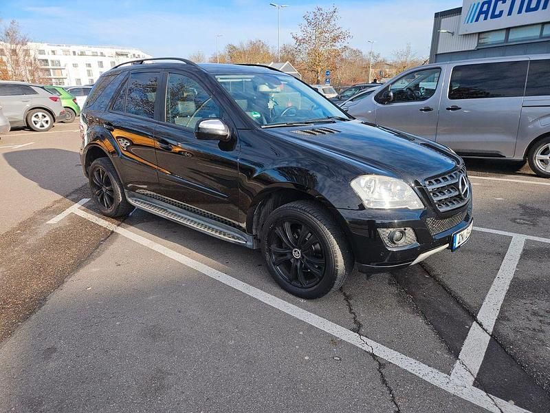 Schwarz Gebraucht 2009 Mercedes ML280 SUV | 8.999 € (Fairer Preis) - Bild 1/4