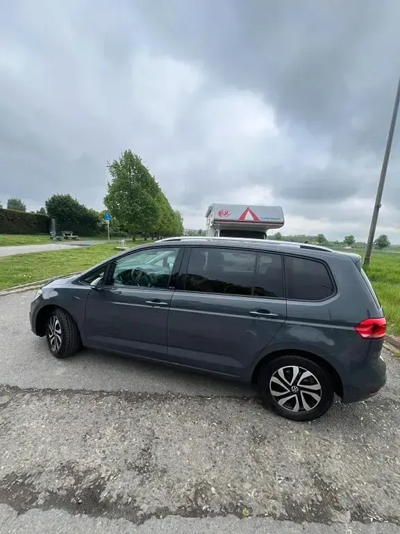 Używany VW Touran Active 122 KM (89 kW) 2022 Szary Minivan
