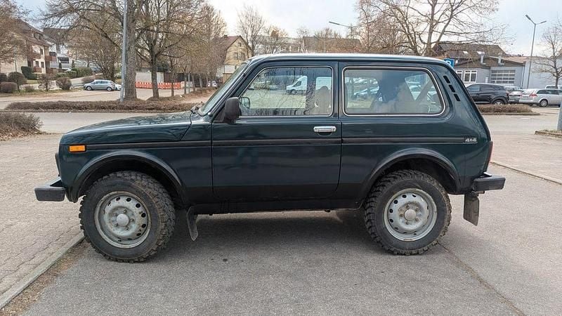 Gebraucht Lada niva 83 PS (61 kW) 2010 Grün SUV