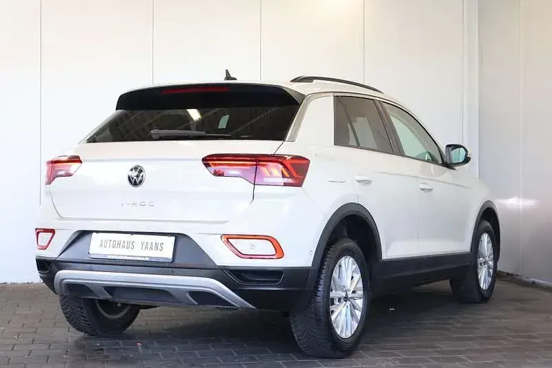 Usado VW T-Roc Life 150 HP (110 kW) 2024 Cinzento SUV