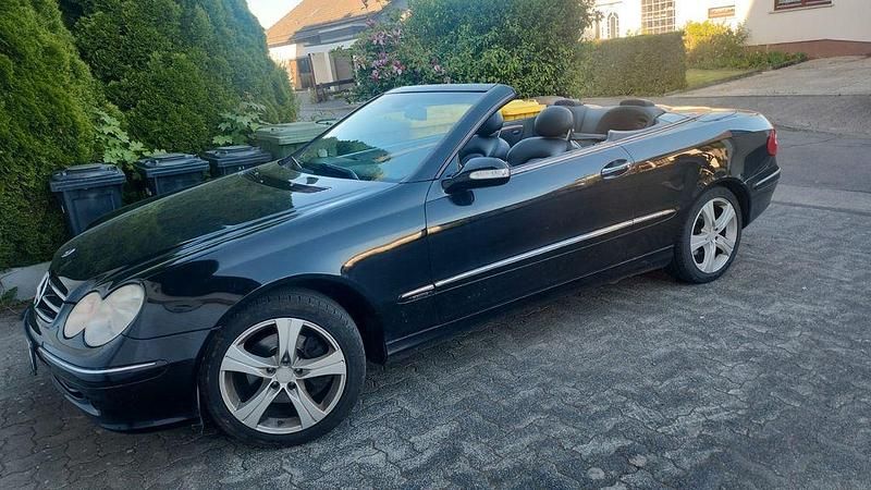 Schwarz Gebraucht 2004 Mercedes 200 Cabrio | 5.300 € - Bild 1/4