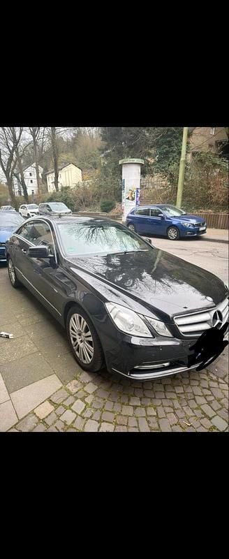 Gebraucht Mercedes E200 184 PS (135 kW) 2011 Schwarz Coupé
