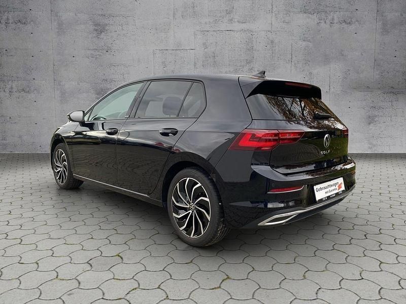 Gebraucht VW Golf VII Active 150 PS (110 kW) 2021 Schwarz Kleinwagen