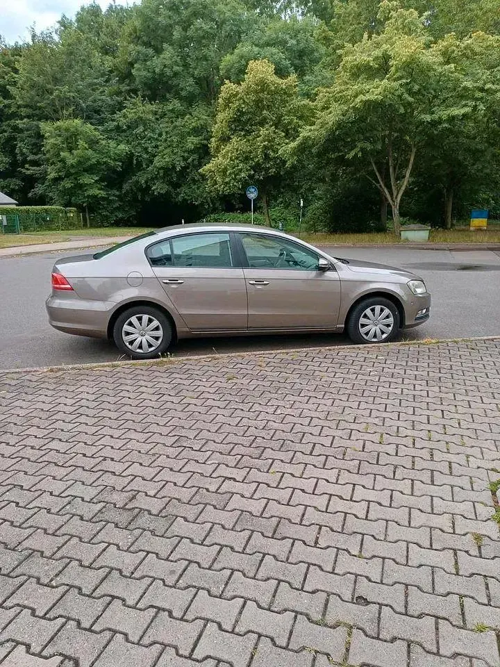 Gebraucht VW Passat 122 PS (89 kW) 2011 Andere farben Limousine