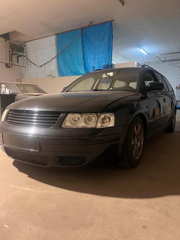Gebraucht VW Passat 125 PS (91 kW) 1999 Schwarz Kombi