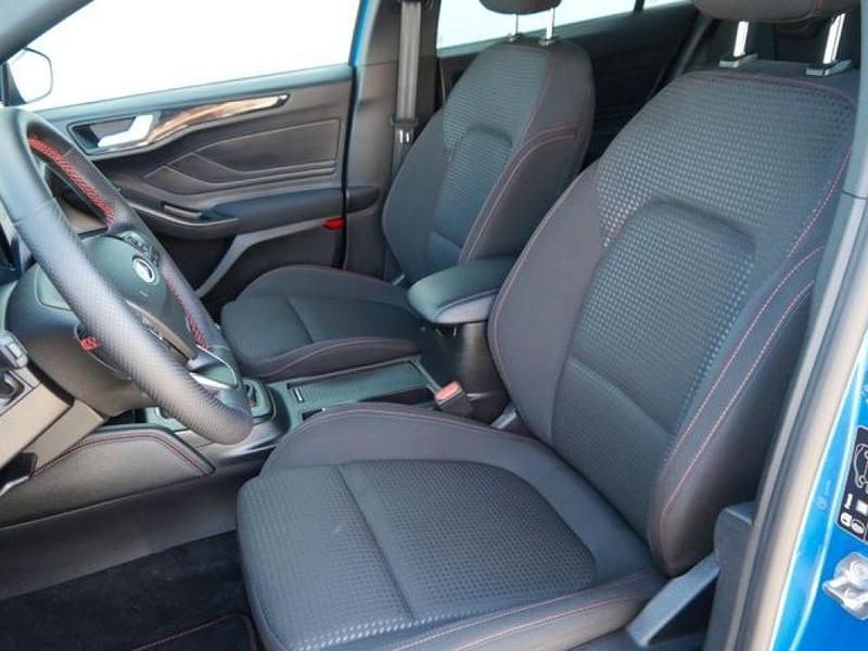 Gebraucht Ford Focus ST-Line X 125 PS (91 kW) 2024 Blau Limousine