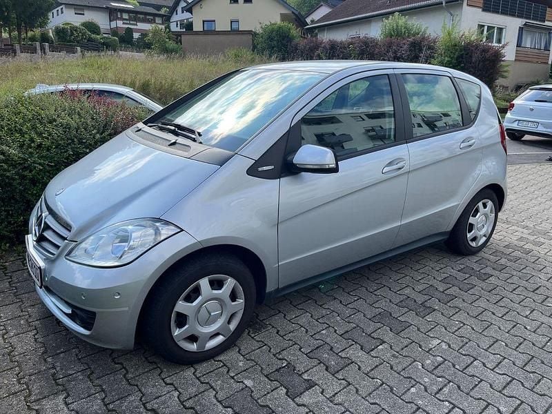 Silber Gebraucht 2008 Mercedes A150 Classic Van / Kleinbus | 3.990 € (Fairer Preis) - Bild 1/4