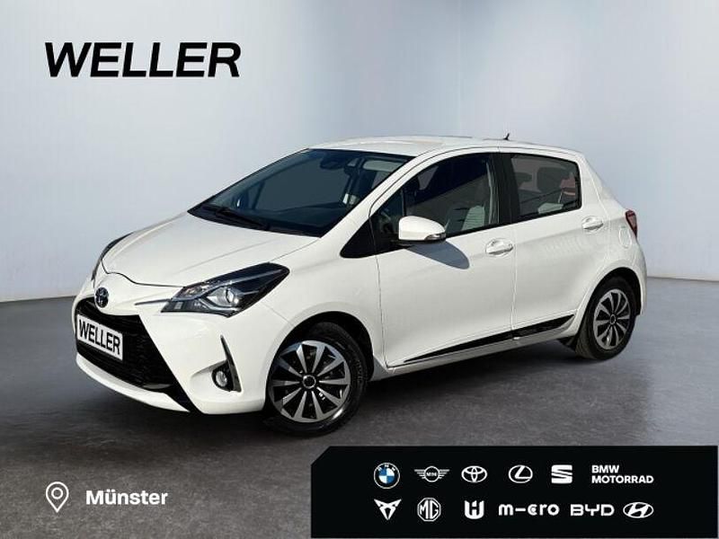 Weiss Gebraucht 2017 Toyota Yaris Comfort Kleinwagen | 10.490 € (Etwas zu teuer) - Bild 1/3
