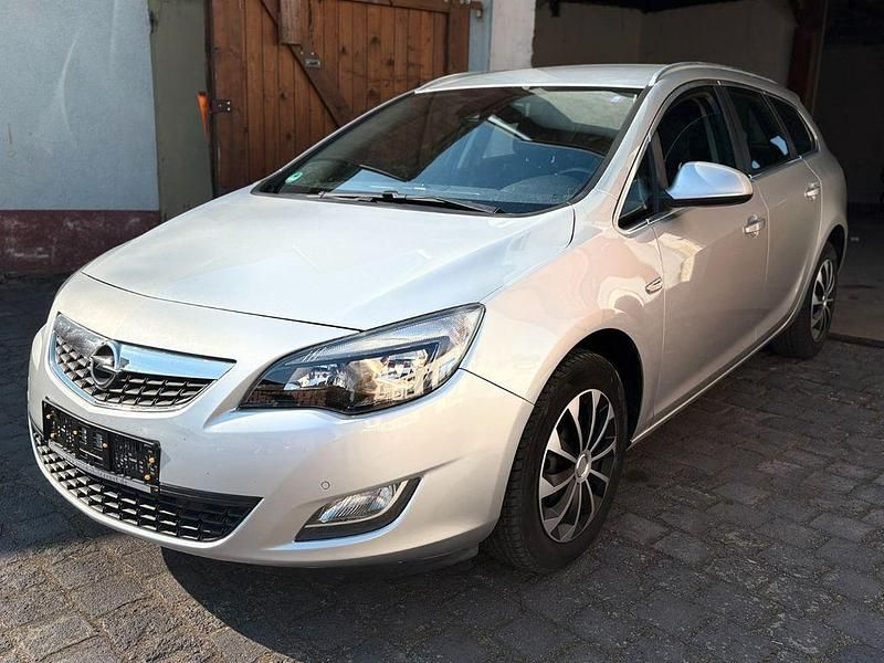 Gebraucht Opel Astra Sport 140 PS (102 kW) 2011 Silber Kombi