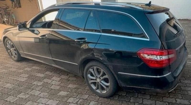 Gebraucht Mercedes E220 170 PS (125 kW) 2012 Schwarz Kombi