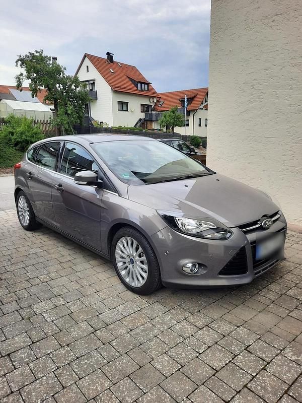 Occasion Ford Focus 125 ch (91 kW) 2012 Gris Citadine