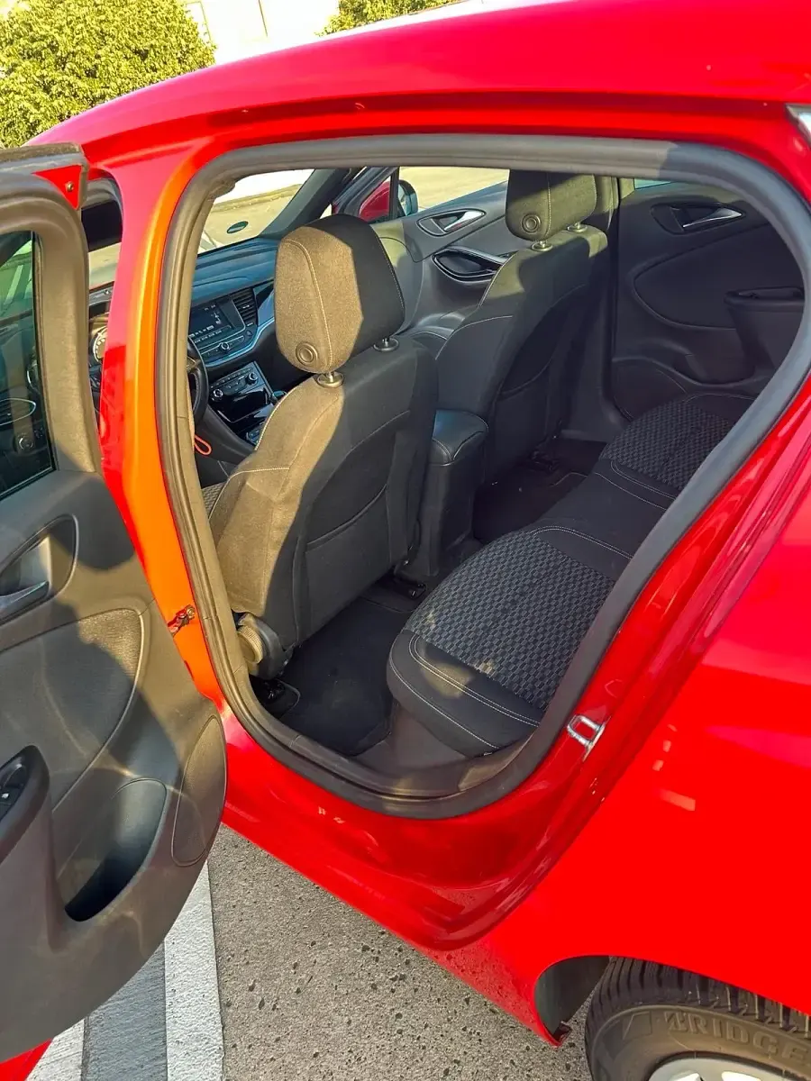 Usado Opel Astra Innovation 150 CV (110 kW) 2017 Rojo Berlina