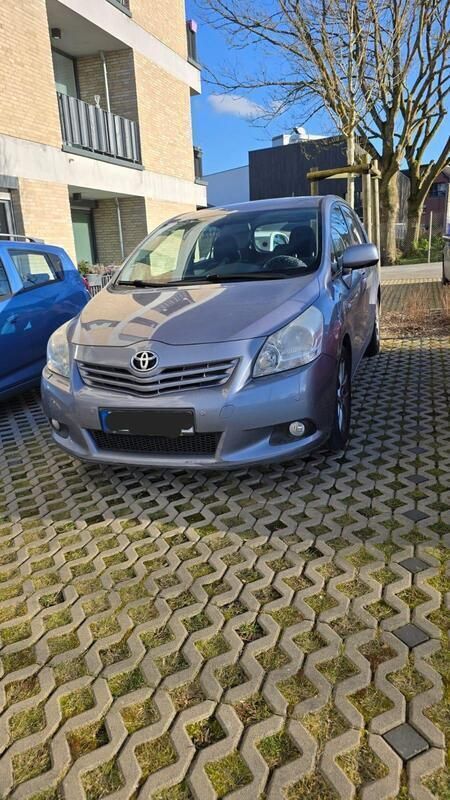 Blau Gebraucht 2010 Toyota Verso Van / Kleinbus | 6.000 € (Etwas zu teuer) - Bild 1/4