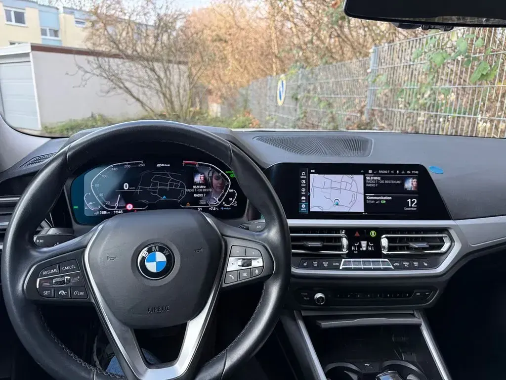 Używany BMW 330e Advantage 292 KM (214 kW) 2019 Biały Sedan/Limuzyna
