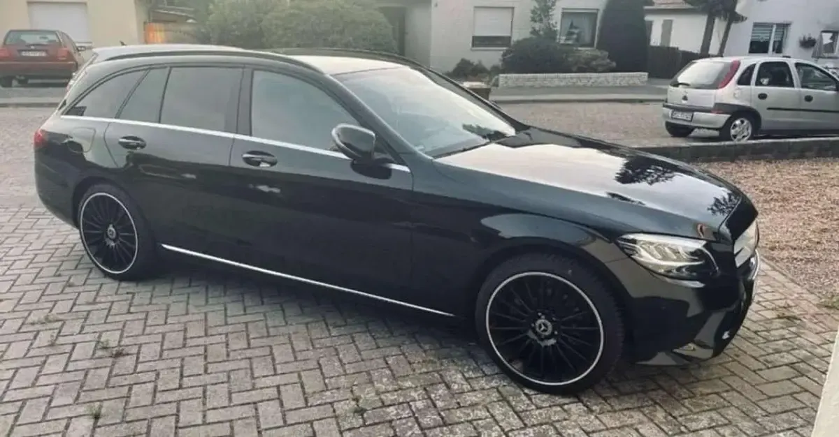 Gebraucht Mercedes C220 194 PS (142 kW) 2019 Schwarz Kombi