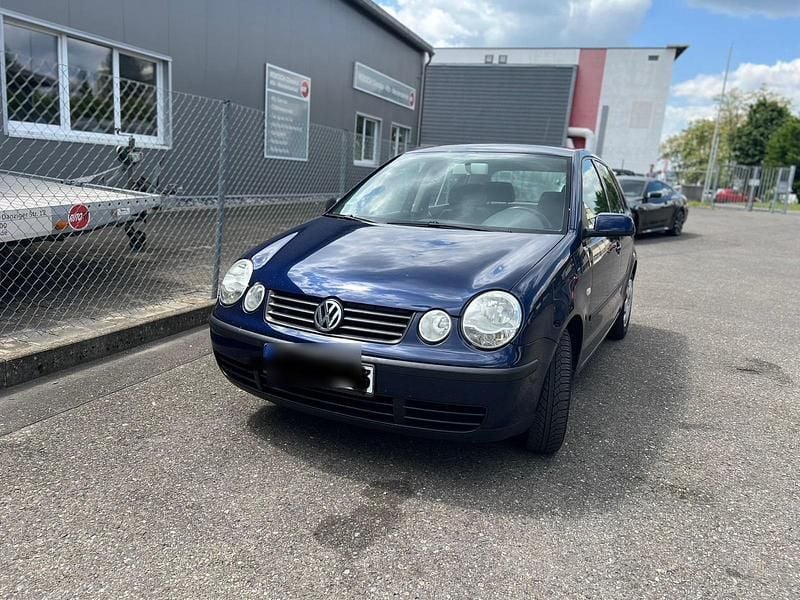 Blau Gebraucht 2002 VW Polo Limousine | 1.300 € (Fairer Preis) - Bild 1/4
