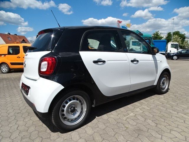 Gebraucht Smart ForFour Electric Drive 60 kW (82 PS) 2021 Schwarz Limousine