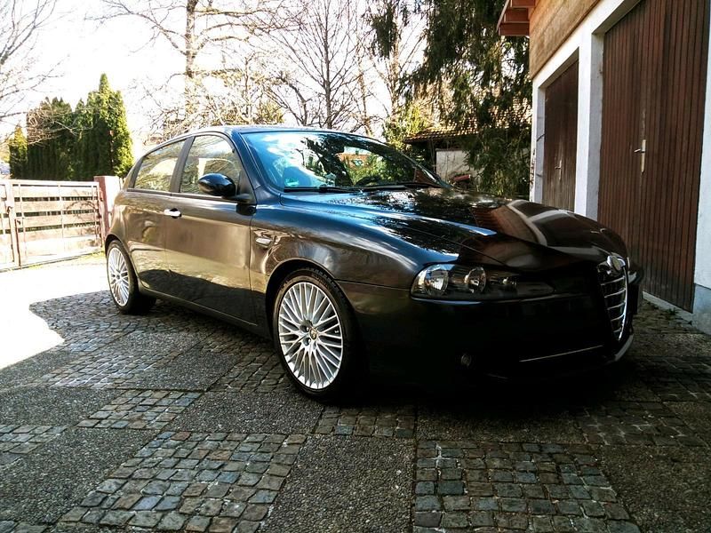 Schwarz Gebraucht 2009 Alfa Romeo 147 Kleinwagen | 3.700 € (Teuer) - Bild 1/4