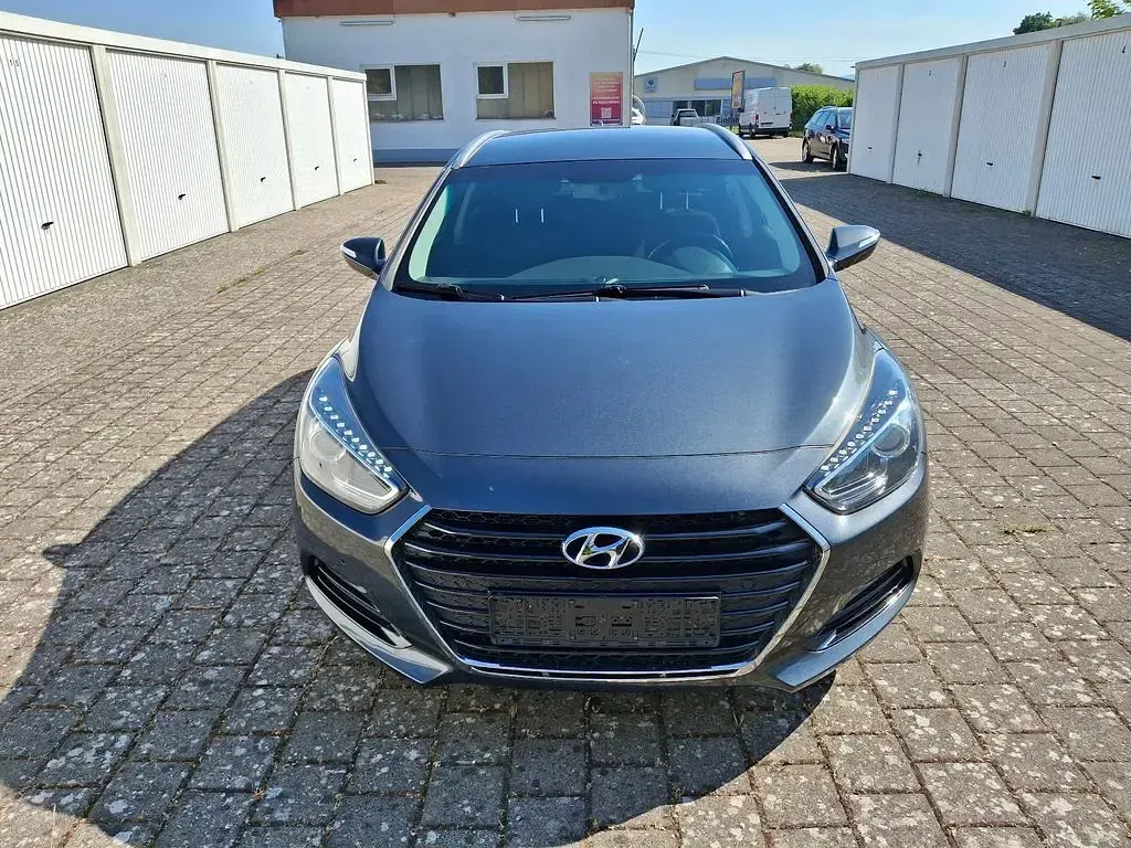 Gebraucht Hyundai i40 Trend 165 PS (121 kW) 2015 Grau Kombi