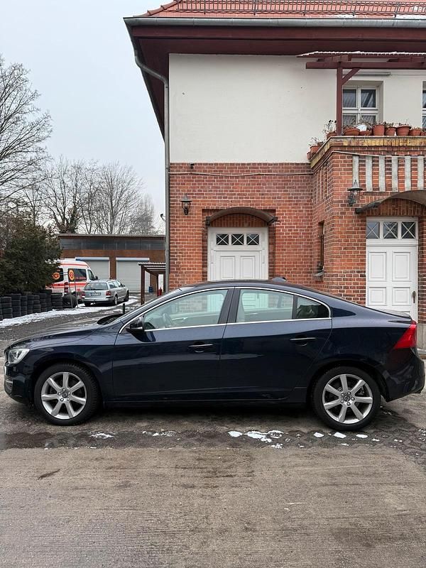 Gebraucht Volvo S60 120 PS (88 kW) 2017 Schwarz Limousine