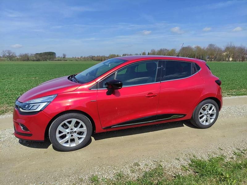 Gebraucht Renault Clio IV LIMITED 90 PS (66 kW) 2018 Rot Kleinwagen