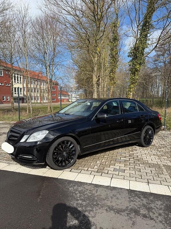 Gebraucht Mercedes E350 292 PS (214 kW) 2011 Schwarz Limousine