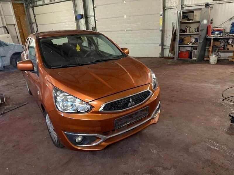 Orange Gebraucht 2017 Mitsubishi Space Star Edition Kleinwagen | 4.900 € (Guter Preis) - Bild 1/4