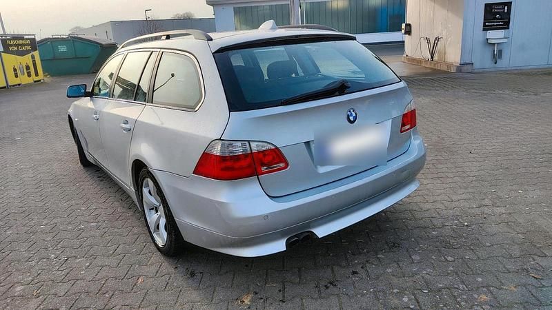 Gebraucht BMW 525 163 PS (119 kW) 2005 Grau Kombi