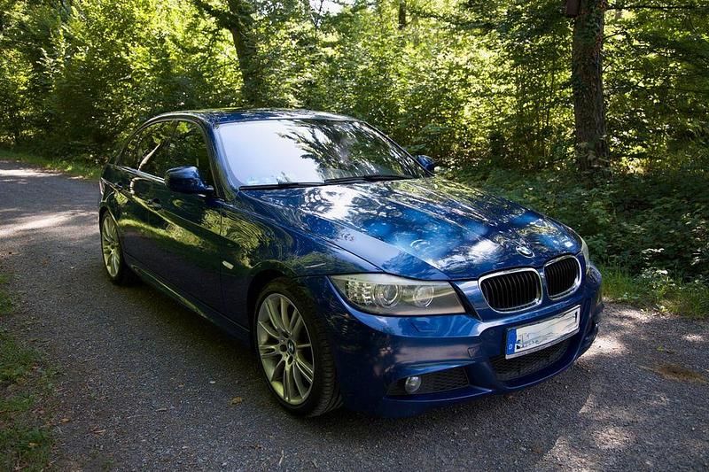 Gebraucht BMW 320 M Sport 177 PS (130 kW) 2010 Blau Limousine