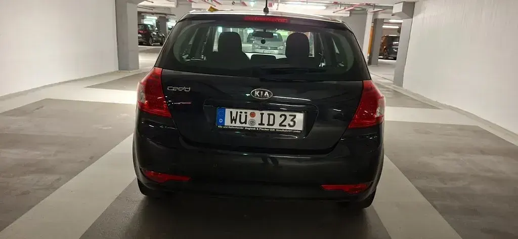 Gebraucht Kia Ceed 90 PS (66 kW) 2012 Schwarz Kleinwagen