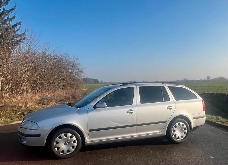 Silber Gebraucht 2007 Skoda Octavia Kombi | 3.800 € (Etwas zu teuer) - Bild 1/4