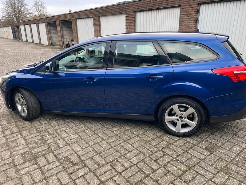 Usata Ford Focus 120 CV (88 kW) 2015 Blu Station wagon