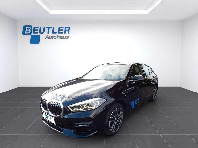 Schwarz Gebraucht 2021 BMW 118 Sport Line Kleinwagen | 19.950 € (Fairer Preis) - Bild 1/3