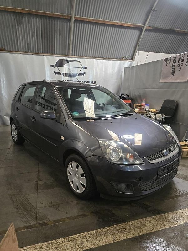 Gebraucht Ford Fiesta 70 PS (51 kW) 2008 Grau Kleinwagen
