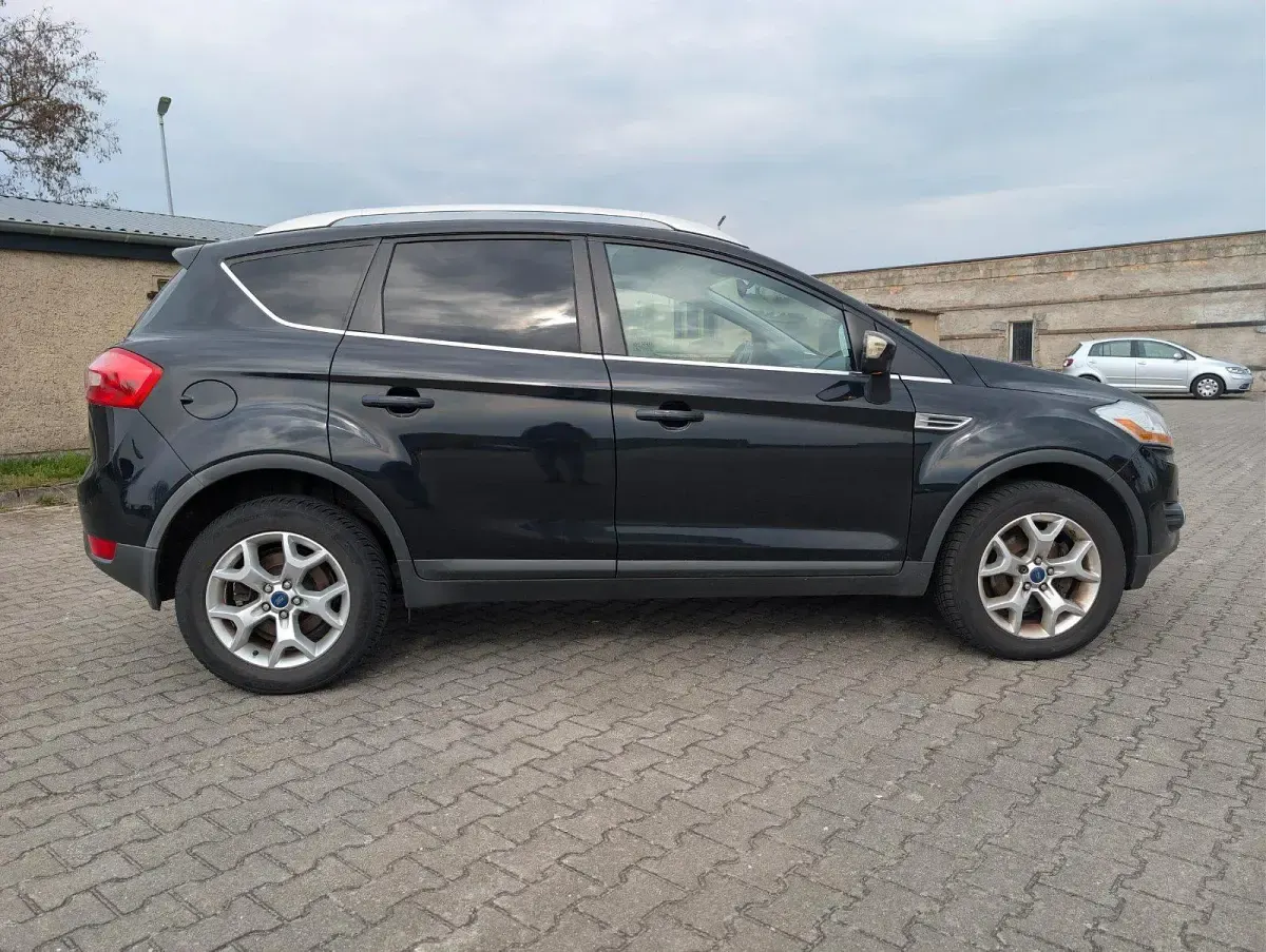 Gebraucht Ford Kuga 140 PS (102 kW) 2011 Schwarz SUV