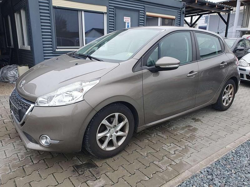 Gebraucht Peugeot 208 Active 95 PS (69 kW) 2012 Lackierung mit schutzlack Kleinwagen