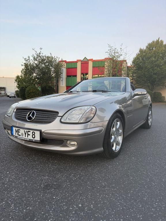Grau Gebraucht 2003 Mercedes SLK200 Cabrio | 7.200 € (Etwas zu teuer) - Bild 1/4