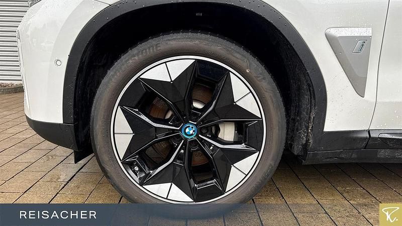 Gebraucht BMW iX3 Impressive 210 kW (286 PS) 2021 Mineralweiß metallic SUV