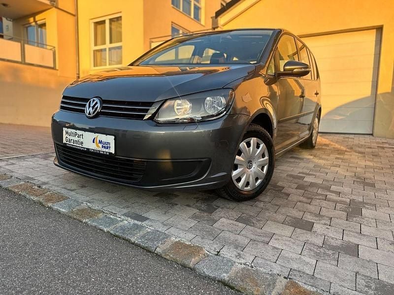 Grau Gebraucht 2010 VW Touran Trendline Van / Kleinbus | 6.490 € (Fairer Preis) - Bild 1/4
