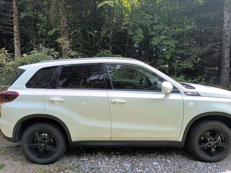 Weiß Neu 2024 Suzuki Vitara Comfort SUV | 22.990 € (Fairer Preis) - Bild 1/4