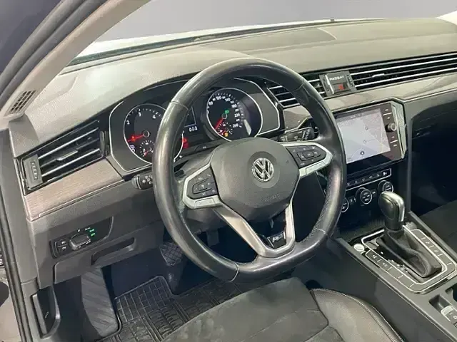 Gebraucht VW Passat Elegance 190 PS (139 kW) 2019 Mangangrau metallic (metallic) Kombi