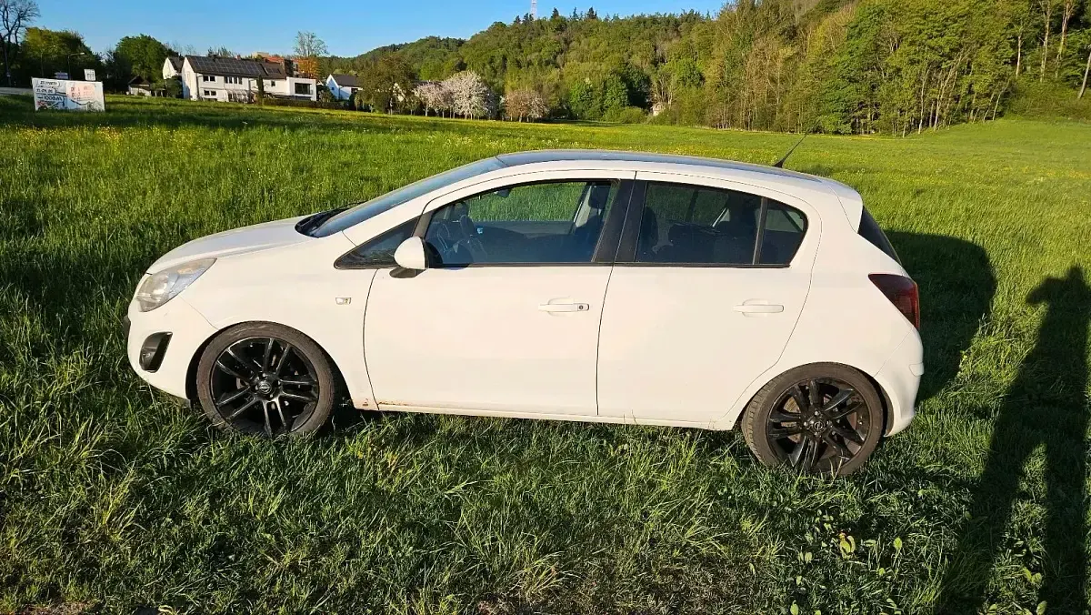 Gebraucht Opel Corsa 100 PS (73 kW) 2012 Weiß Kleinwagen
