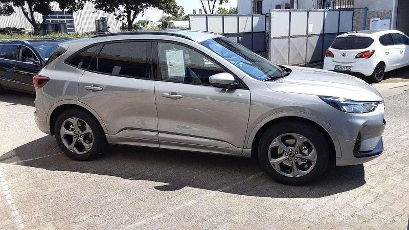 Gebraucht Ford Kuga ST-Line 186 PS (136 kW) 2025 Solarsilber SUV