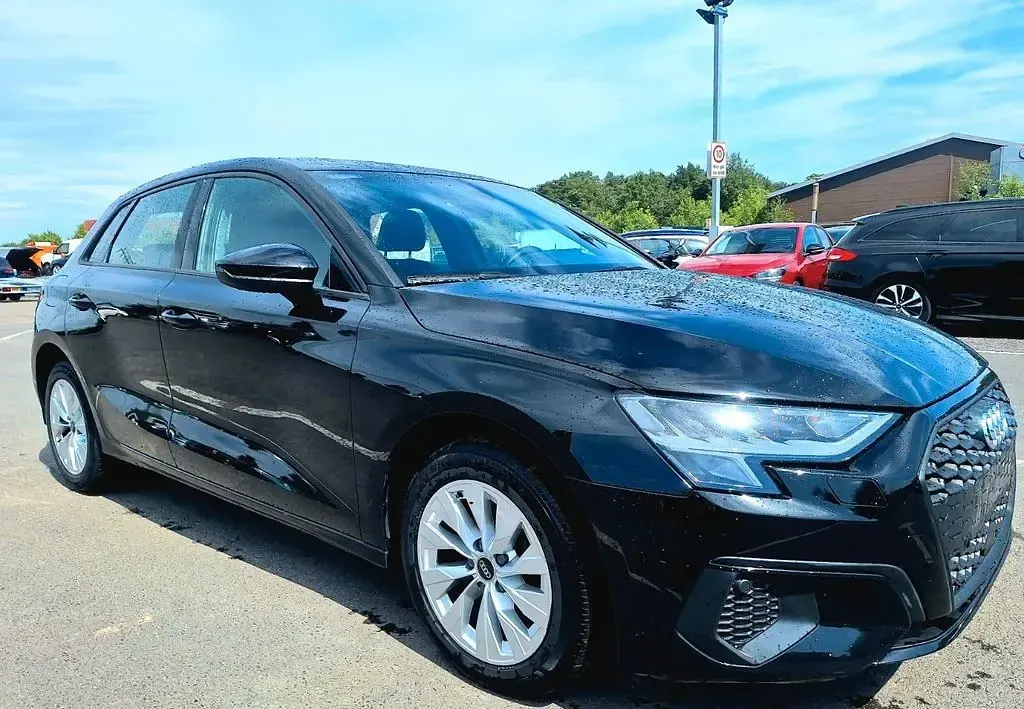 Gebraucht Audi A3 Sportback e-tron Basis 204 PS (150 kW) 2022 Schwarz Kleinwagen