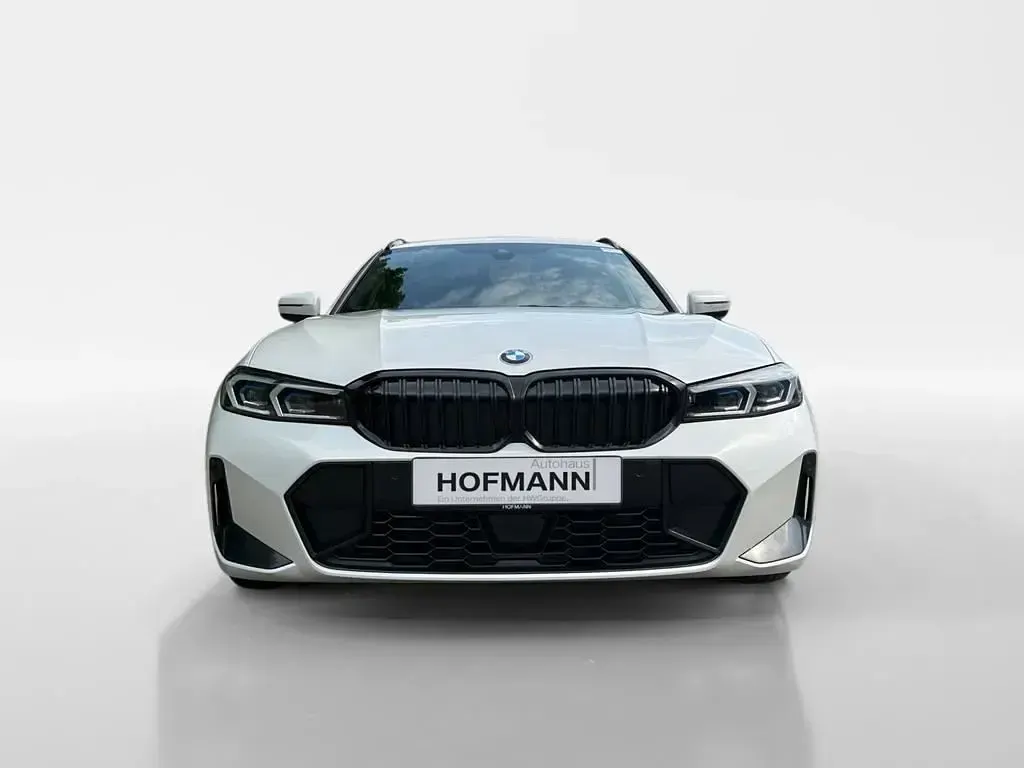 Gebraucht BMW 320 M Sport 190 PS (139 kW) 2023 Mineralweiß metallic Kombi