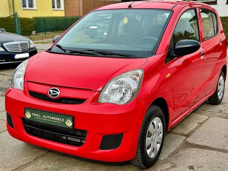 Rot Gebraucht 2011 Daihatsu Cuore Kleinwagen | 2.999 € (Fairer Preis) - Bild 1/4